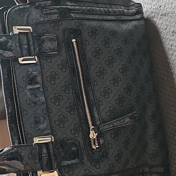 Large Guess Purse - Picture 4 of 7